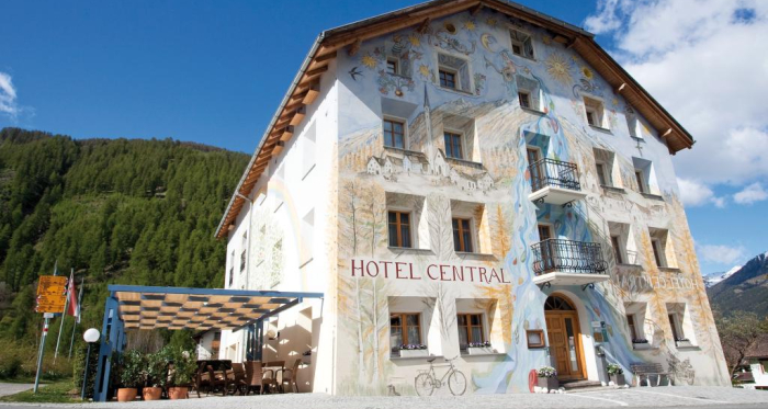 Hotel Central La Fainera von aussen Hotel Central La Fainera von aussen