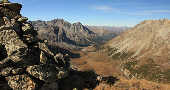 Blick vom Piz Praveder ins Val Mora