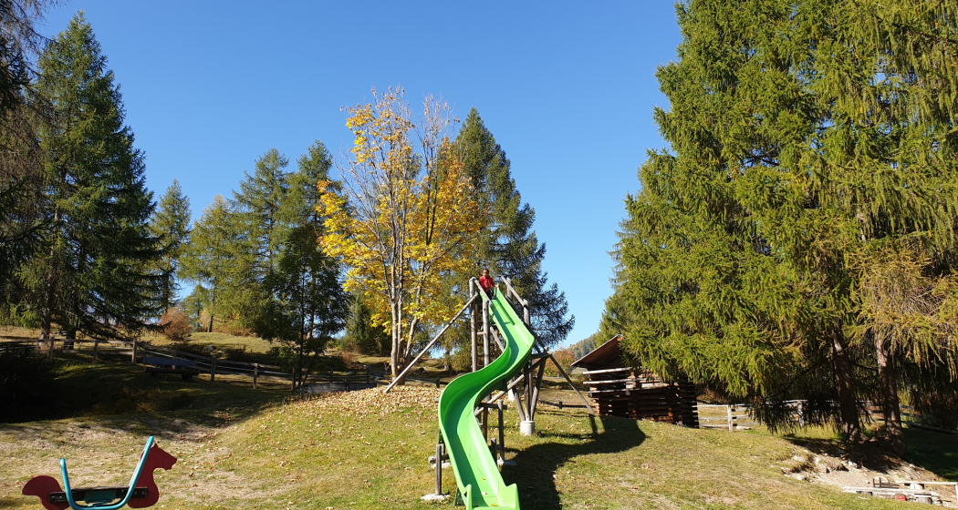 Rutschbahn auf dem Spielplatz in Sta. Maria Rutschbahn auf dem Spielplatz in Sta. Maria