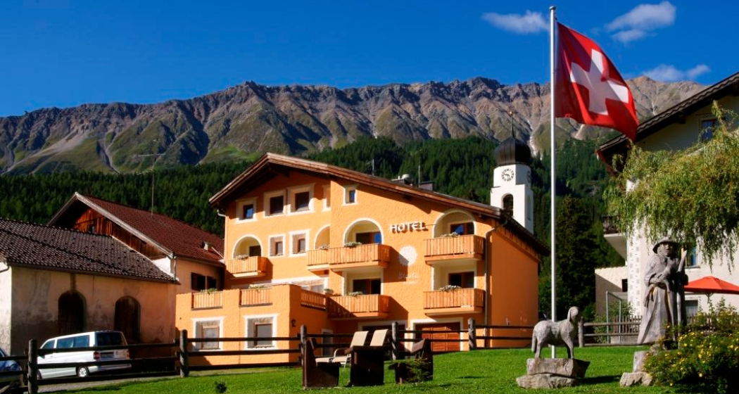 Aussenbild Sommer, Hotel Landgasthof Staila, Fuldera