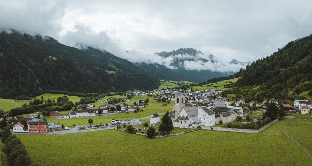 Müstair mit UNESCO Weltkulturerbe Kloster St. Johann Müstair mit UNESCO Weltkulturerbe Kloster St. Johann