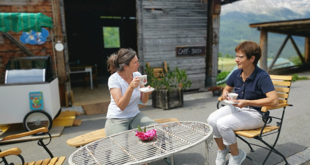 Auf der Terrasse des Cafès la Jucca in Lü Auf der Terrasse des Cafès la Jucca in Lü