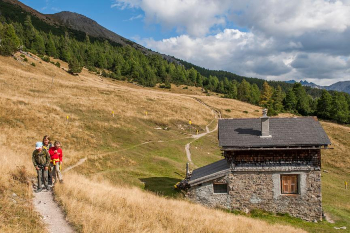 The hut on Alp la Schera serves as accommodation for the park rangers.