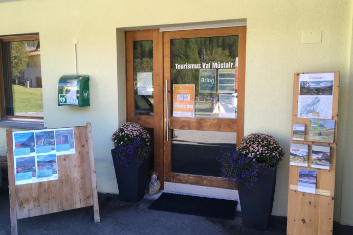 Gäste-Information Tschierv (oua_63248243_image)