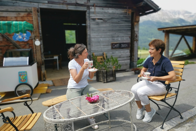Auf der Terrasse des Cafès la Jucca in Lü Auf der Terrasse des Cafès la Jucca in Lü