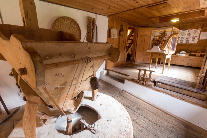 Mall mill (oua_78854634_image) Mall mill (oua_78854634_image)