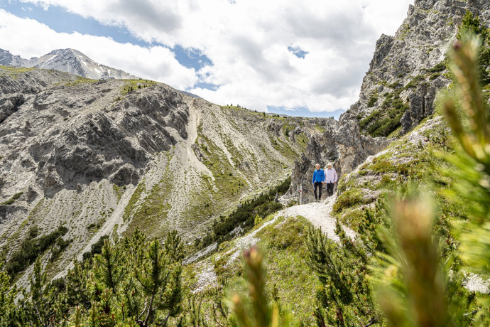 Auf dem Weg dem Rückweg vom Il Jalet (im Hingergrund der Piz Daint)