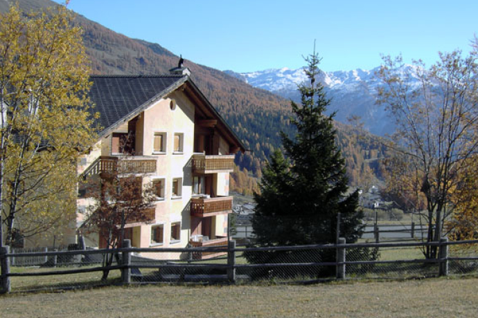 Haus mit Blick Richtung Ortler Haus mit Blick Richtung Ortler