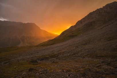 Berg, Bergspitze, Mountain Top, Nebel, Panorama, Sommer, Sonnenaufgang, Val Mora, Val Müstair, Wandern, düster, sommer, val müstair, vm, cloud, dawn, dusk, evening, hill, horizon, landscape, morning, mountain, mountain range, nature, plateau, ridge, rock, sunrise, sunset, valley, wilderness