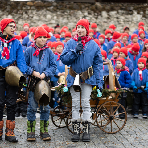 Gedicht und Gesang auf den Dorfplätzen.