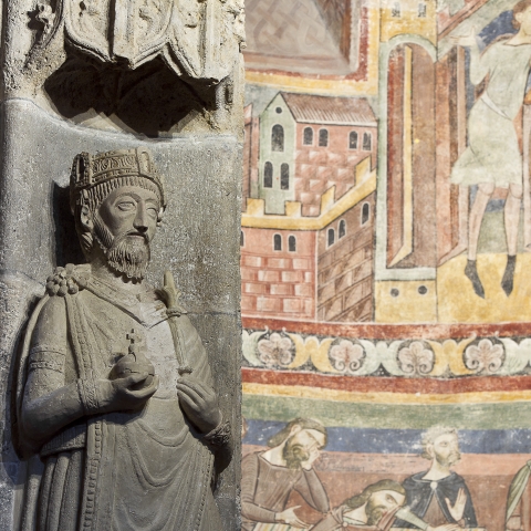 Karl der Grosse in der Kirche und Heiligkreuzkapelle.