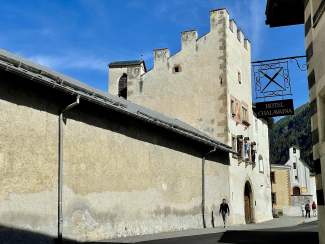 Uli Veith unterwegs vom Kloster ins Hotel Chalavaina Uli Veith unterwegs vom Kloster ins Hotel Chalavaina
