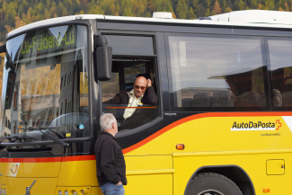 Walter Burch mit Rinaldo Lechthaler beim PostAuto