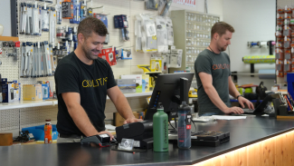 Fabian führt zusammen mit seinem Bruder in Müstair einen Fachhandel.