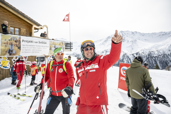 Augustin Oswald ist Skilehrer im Skigebiet Minschuns.