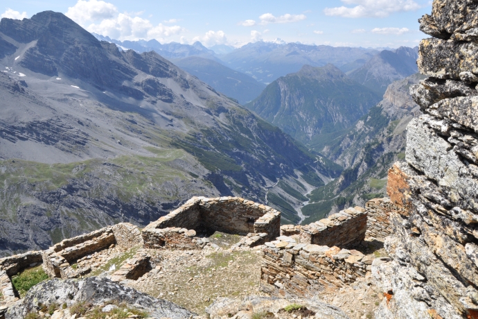 Der italienische Machu Picchu mit Blick ins Valle del Braulio Richtung Bormio