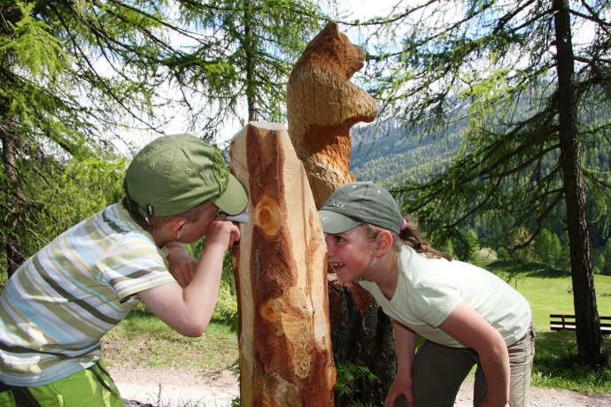 Der Bärenthemenweg im Val Müstair.