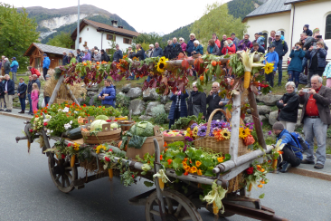 Erntedankfest im Val Müstair mit Wagen