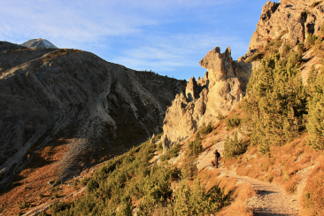 Herbst, Hund, Indian Summer, Livio Conrad, badlands, canyon, cliff, formation, geology, landscape, mountain, mountain range, nature, plateau, ridge, rock, terrain, valley, wadi, wilderness